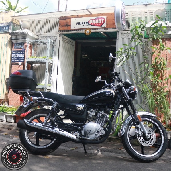 yamaha yb 125 sp vs thung givi e230n