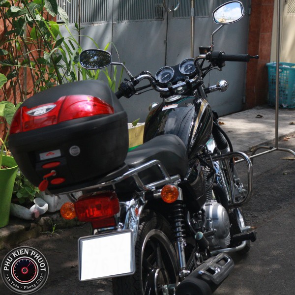 yamaha yb 125 sp vs thung givi e230n