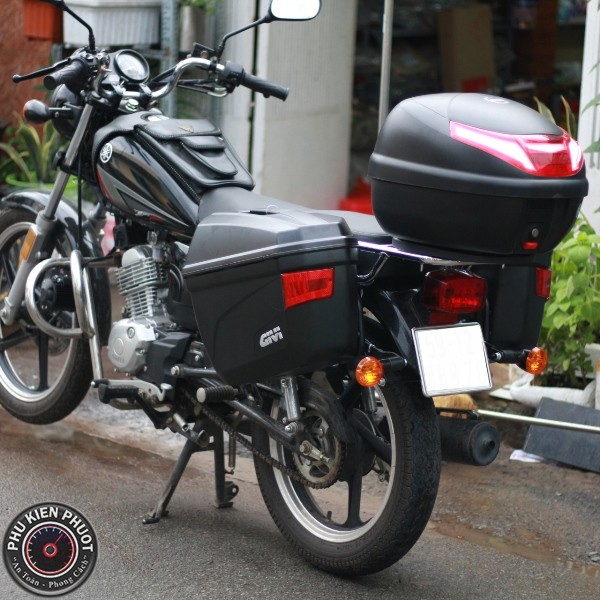 yb 125 sp gan thung hong e22n voi thung sau givi e30rn