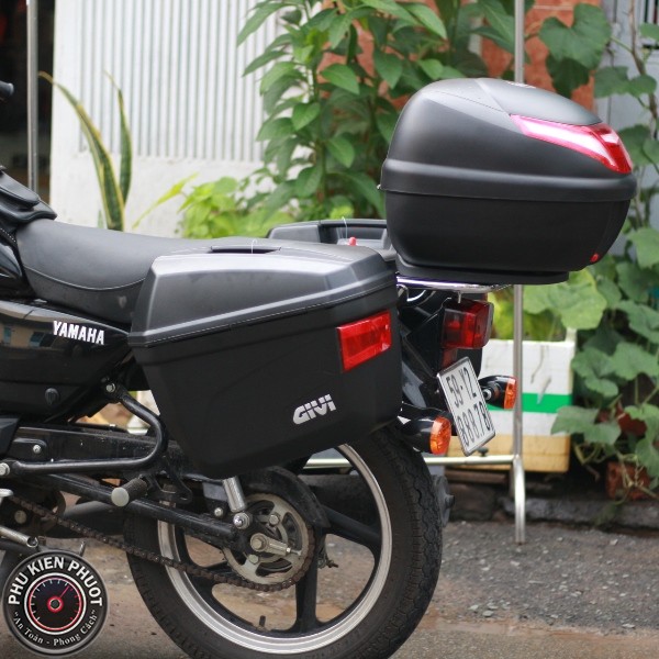 yb 125 sp gan thung hong e22n voi thung sau givi e30rn