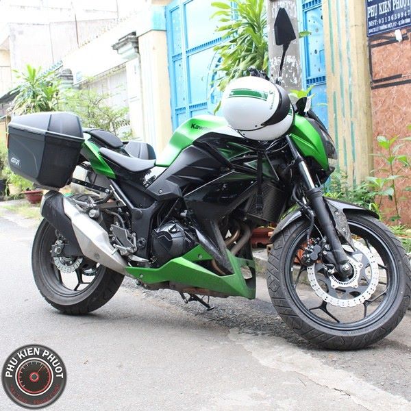 thung givi e22n gan xe kawasaki z300