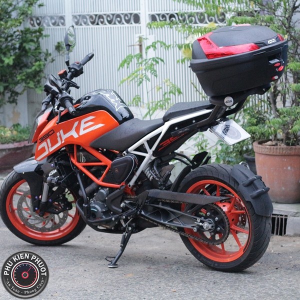 thùng xe givi, thùng sau givi duke 2018 , ktm duke 2018 gắn thùng givi , baga givi ktm duke 2018