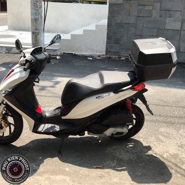 thùng xe piaggio medley , thùng givi piaggio medley , givi b42n gắn piaggio medley