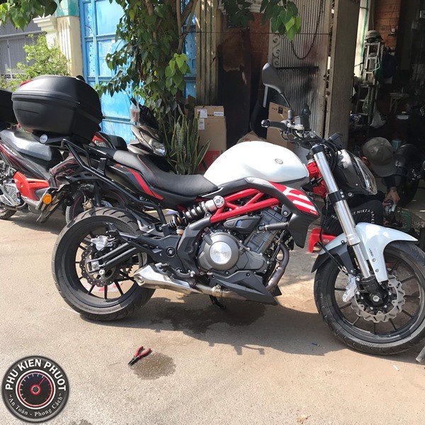 Thùng givi xe benelli bn302 ,thùng givi tnt 300